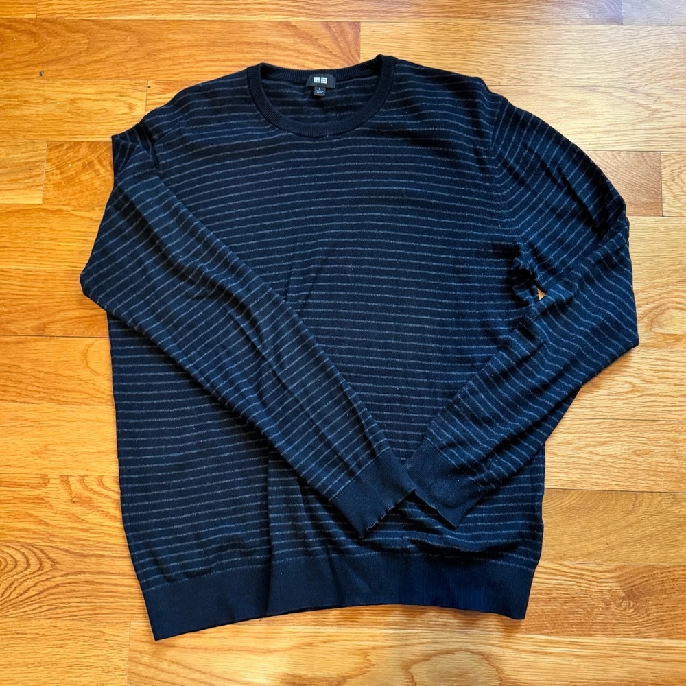 Men’s Uniqlo Crew Neck Black Gray Grey Stripes Long Sleeves Knit Top Shirt Large